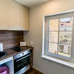 Cozy Studio On Veerenni St, Garden Views.