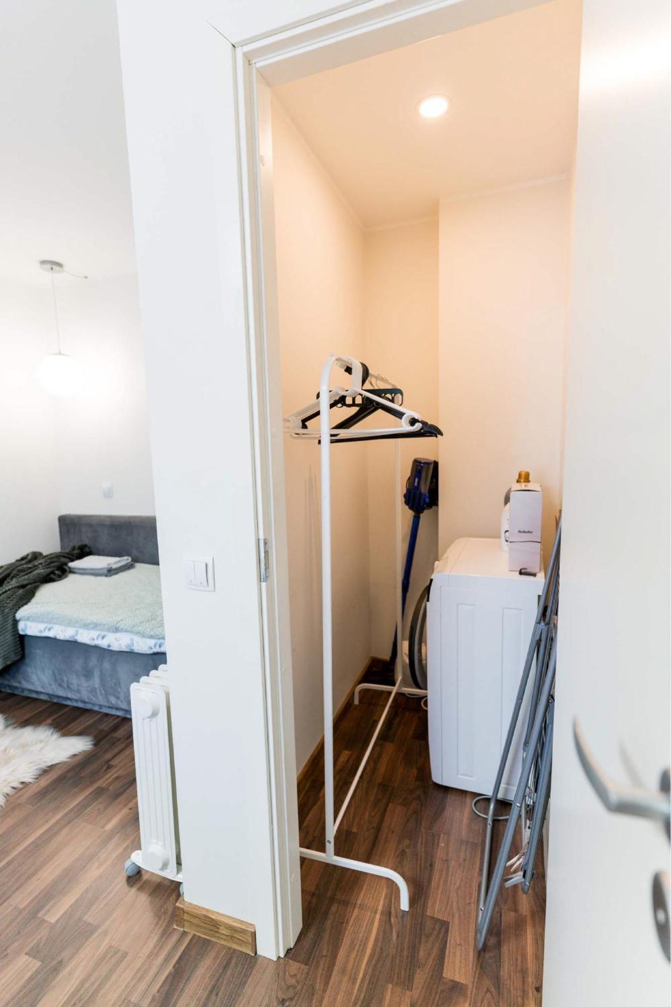 Apartment Cozy On Veerenni St, Garden Views. *