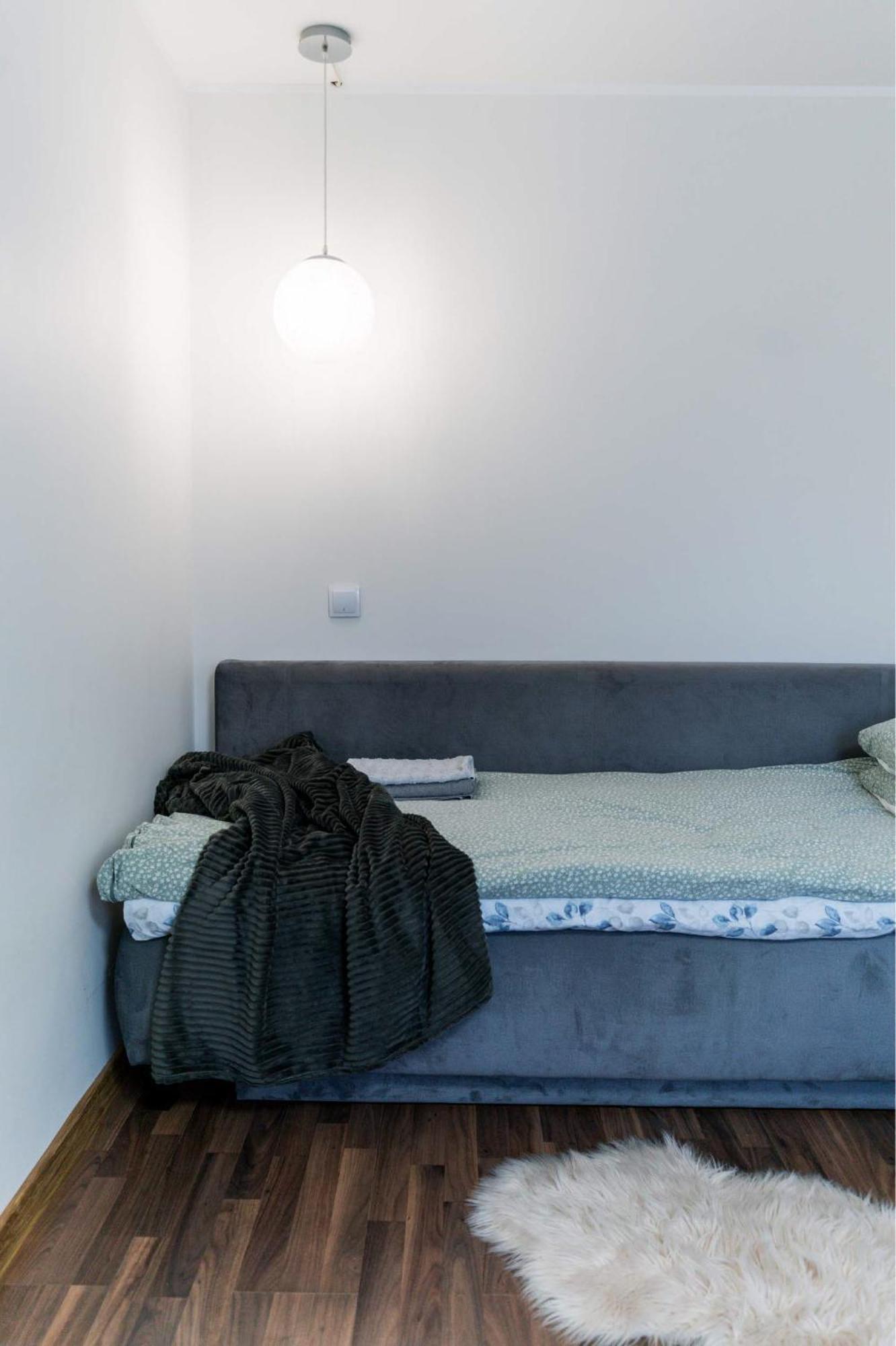 Cozy On Veerenni St, Garden Views. *